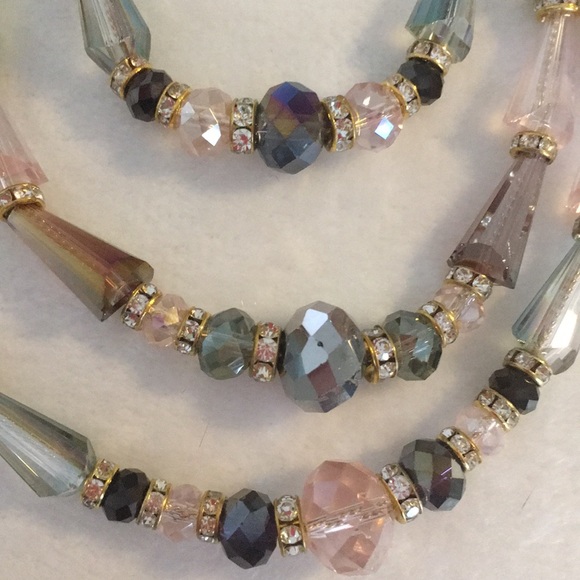 Flirty 3 strand pastel necklace - Picture 3 of 3